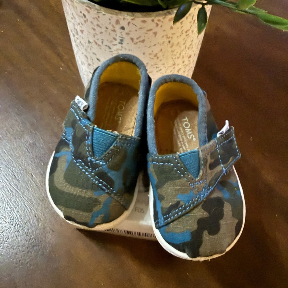 Toms Kids Blue and Green Camo Hook-and-Loop Slip-Ons